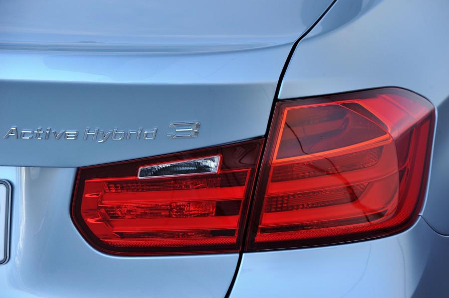  BMW ActiveHybrid 3 2012 года  (фото 38 из 102)
